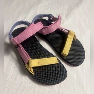 Teva Original Universal Kids Size 5 Sandals Multicolore Pink Yellow Blue NWOT